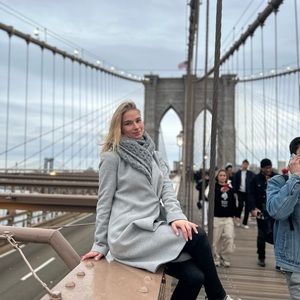 Meet your Posher, Sia